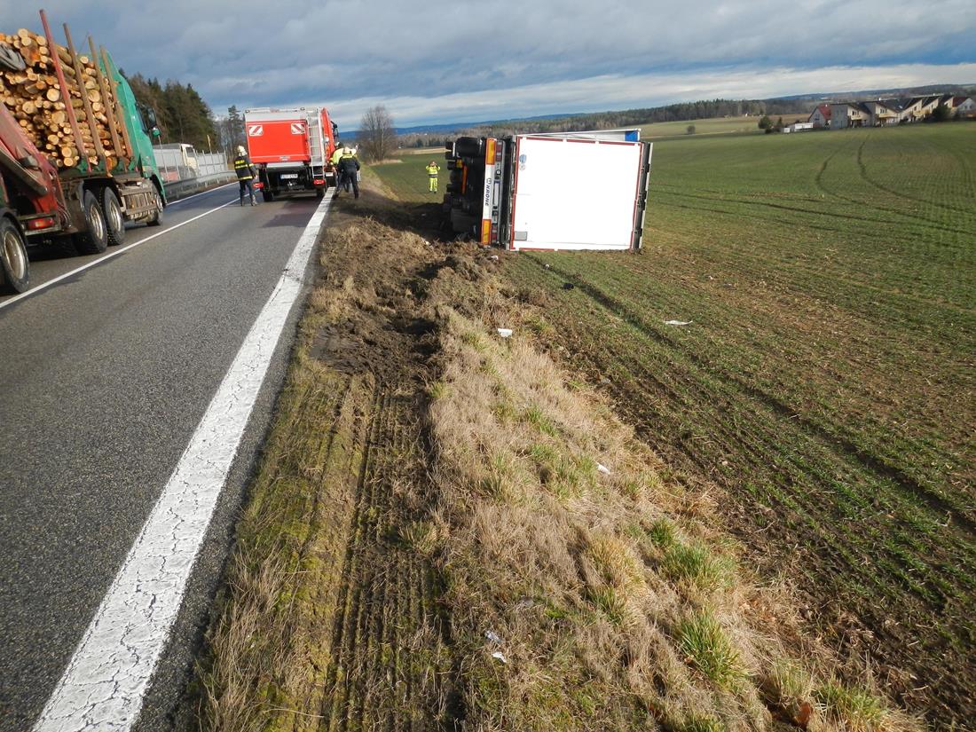 4 Dopravní nehoda kamiónu, Dolní Třebonín - 12. 1. 2016 (4).JPG
