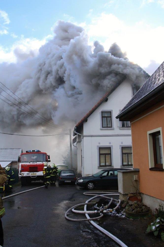 Požár autodílny ve Varnsdorfu (4).jpg
