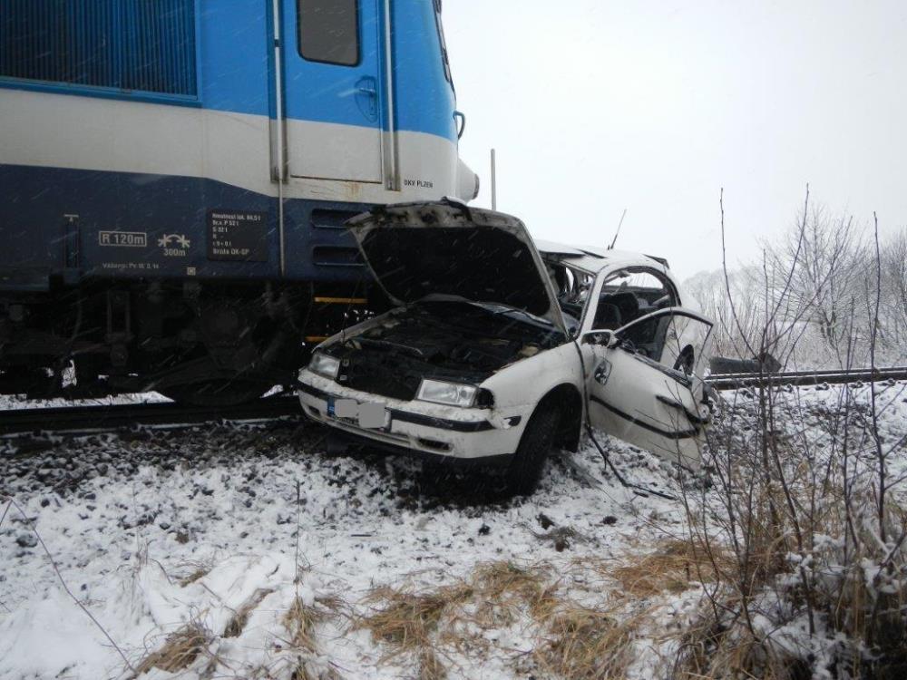 4 Dopravní nehoda OA a vlak, Radouňka - 15. 3. 2016 (4).jpg