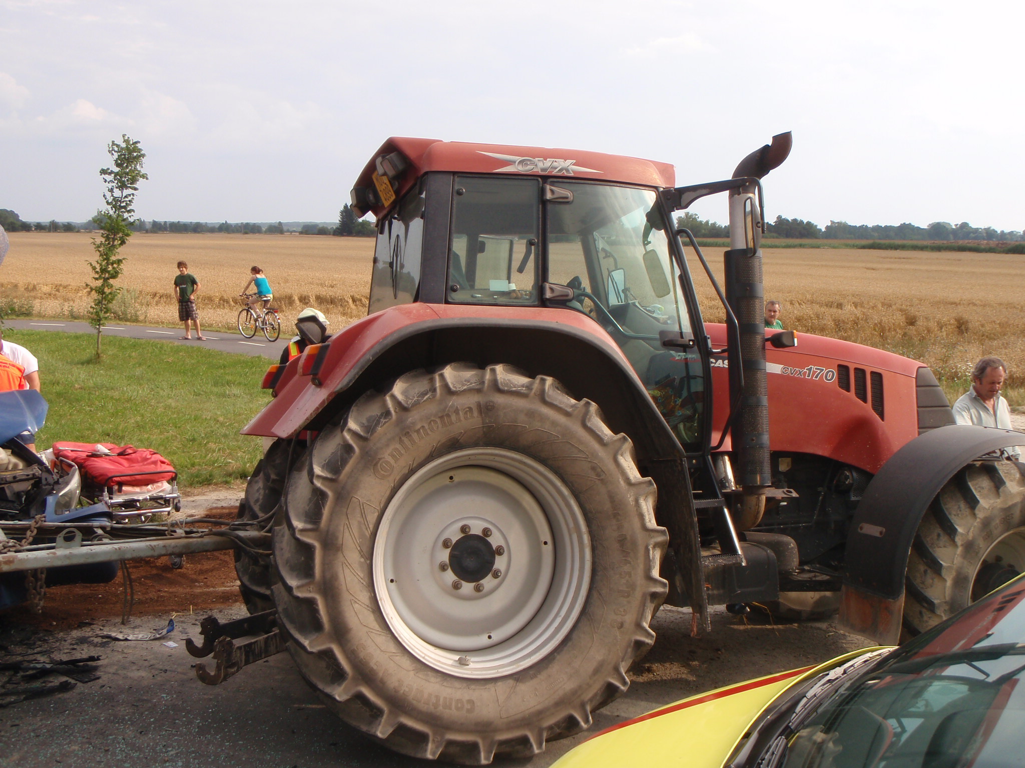 nehoda traktor a osobní vozidlo