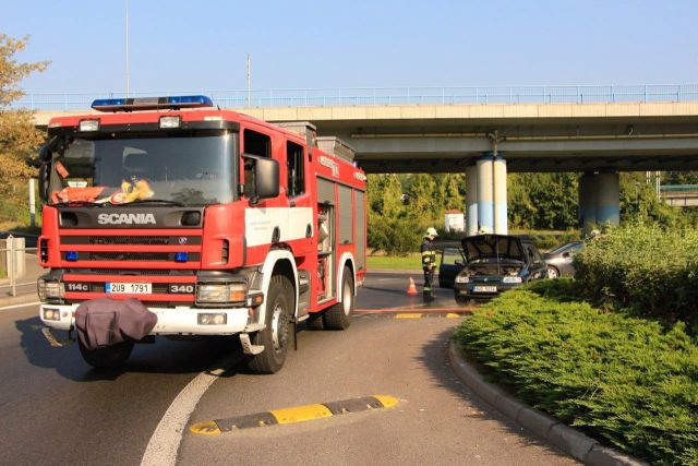 Požár auta v Děčíně (1).jpg