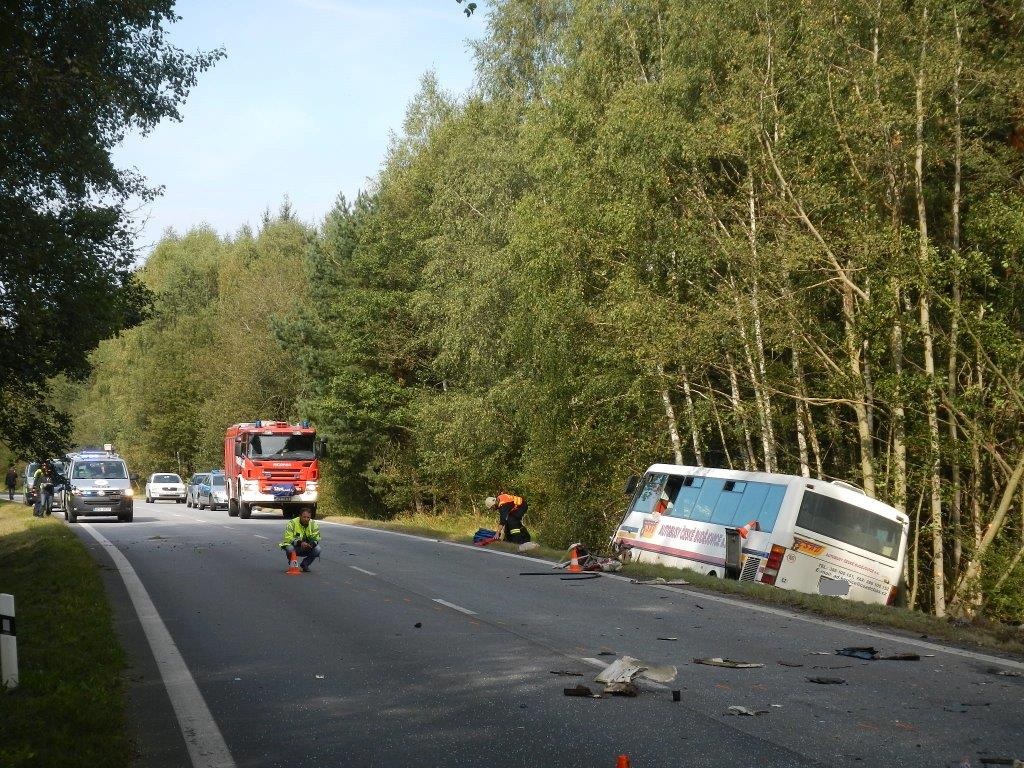 Dopravní nehoda OA a bus, Kaplice-nádraží - 23. 9. 2016 (4).jpg
