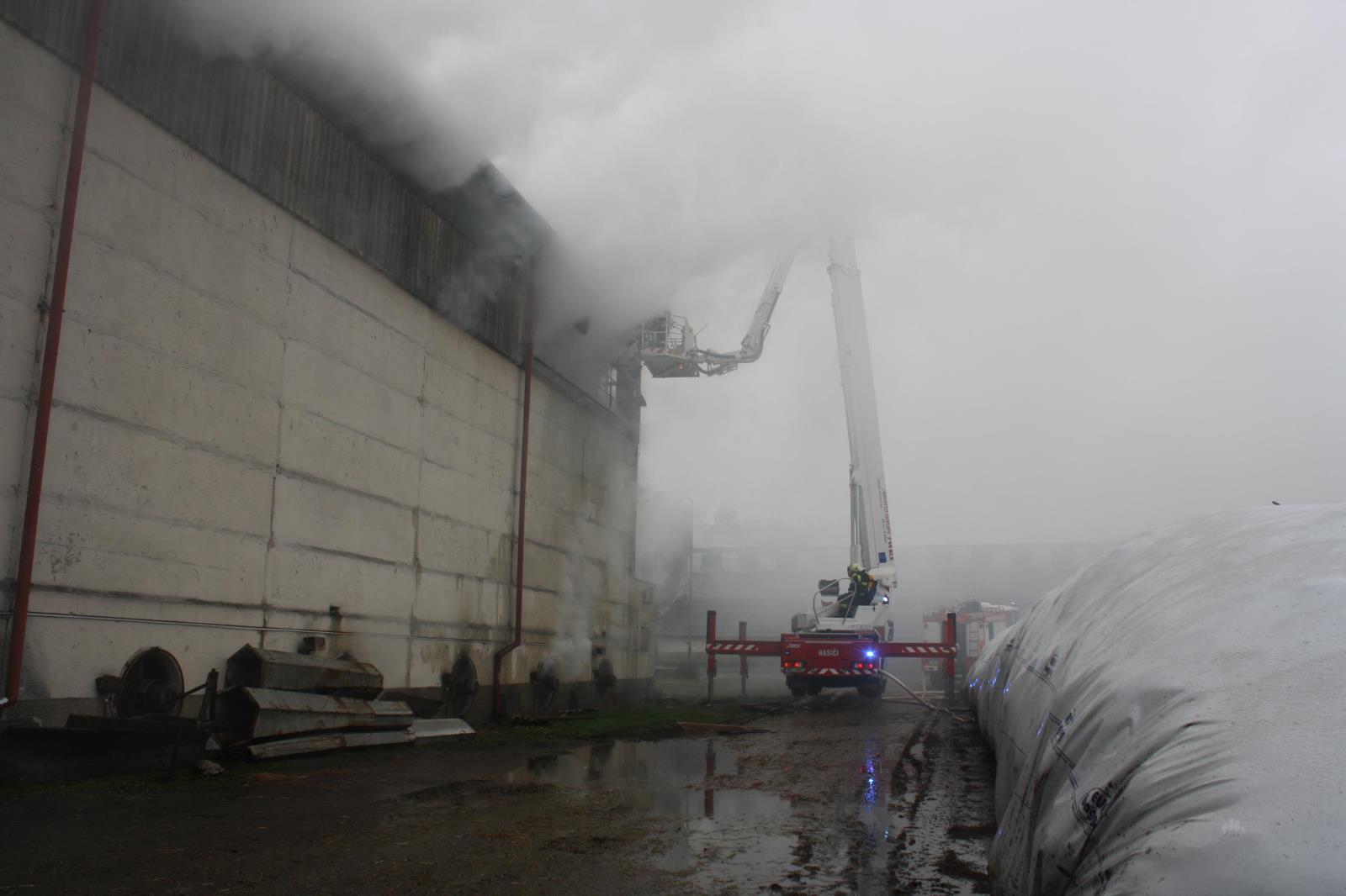 Požár skladu, Lhota pod Horami - 2. 12. 2016 (9).JPG