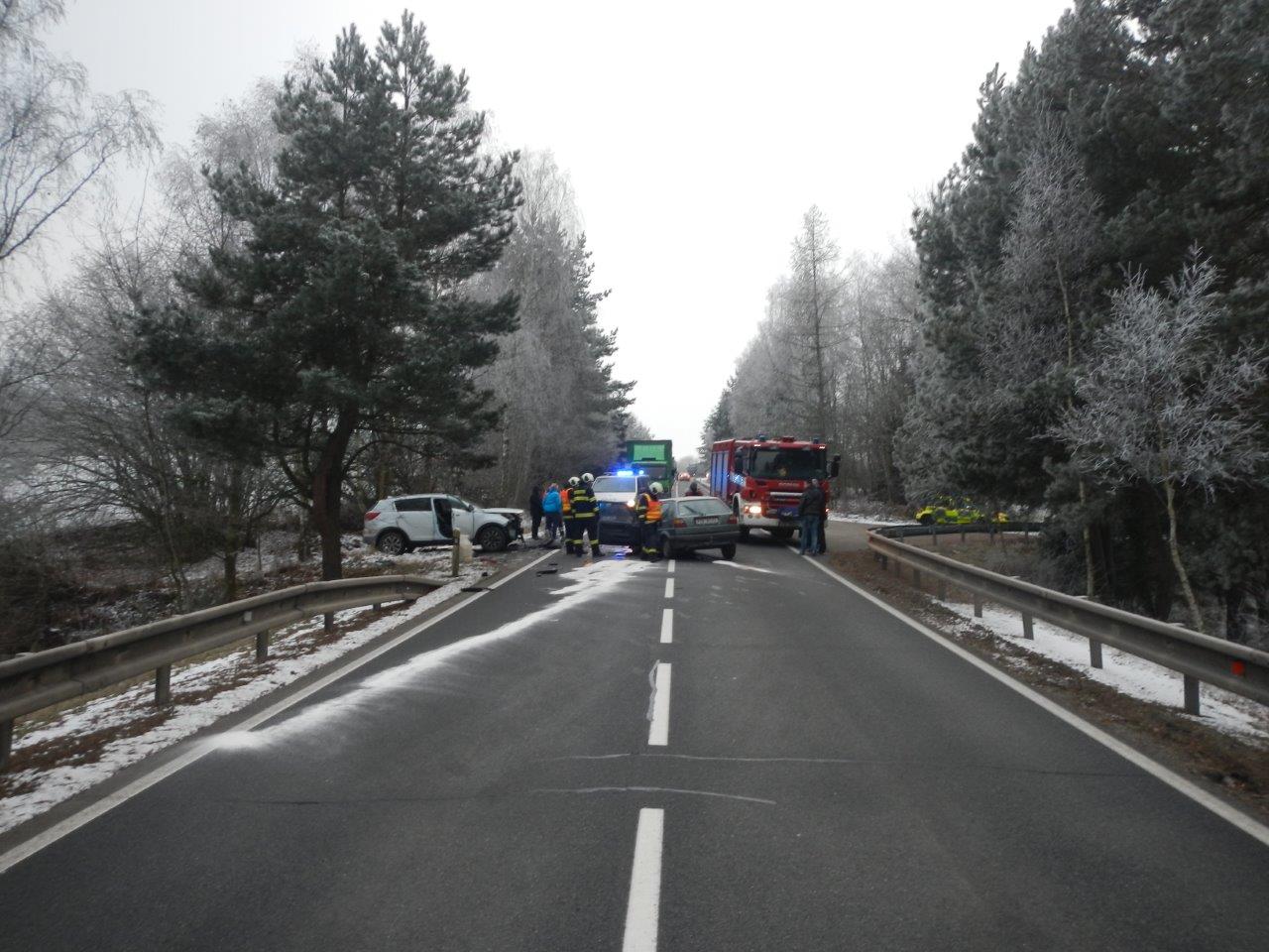 Dopravní nehoda 2 OA, Vitějovice - 6. 12. 2016 (1).jpg