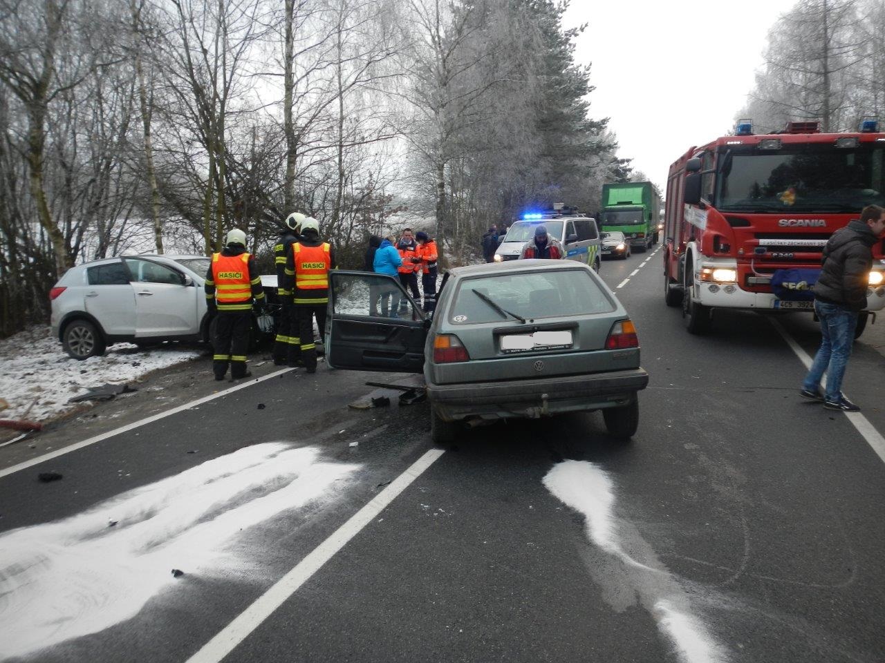 Dopravní nehoda 2 OA, Vitějovice - 6. 12. 2016 (3).jpg