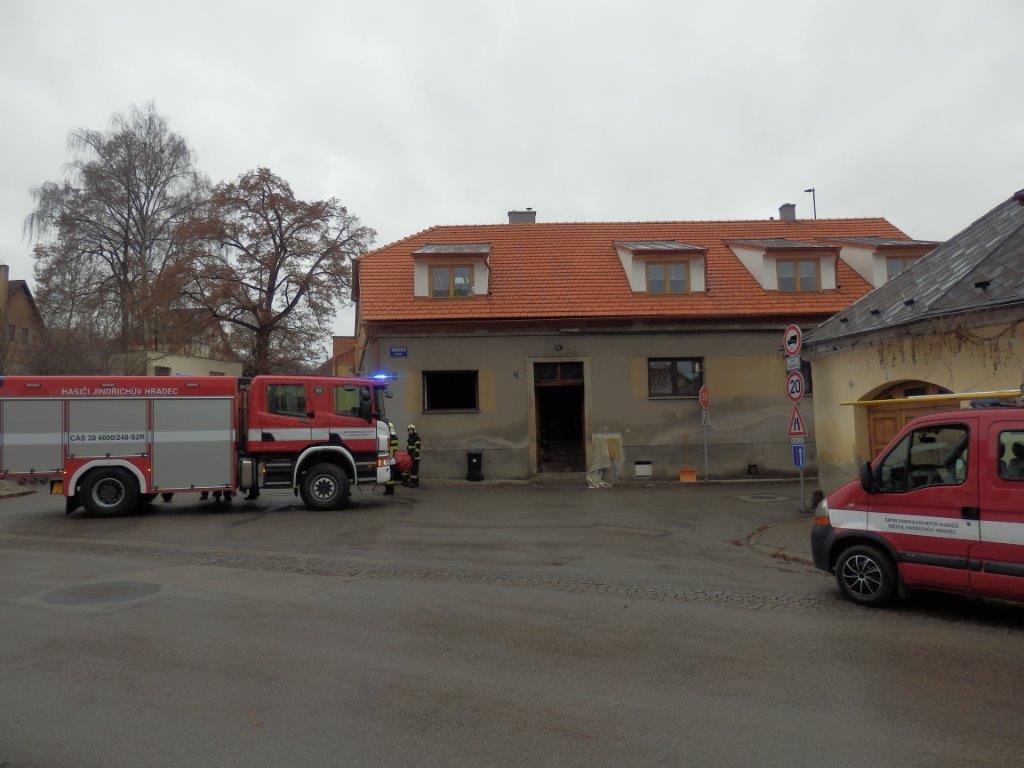 Požár bytu, Jindřichův Hradec - 11. 12. 2016 (6).jpg
