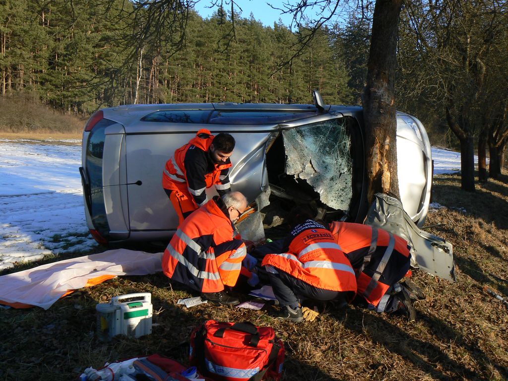 Dopravní nehoda OA, Kalenice - 15. 2. 2017 (1).jpg