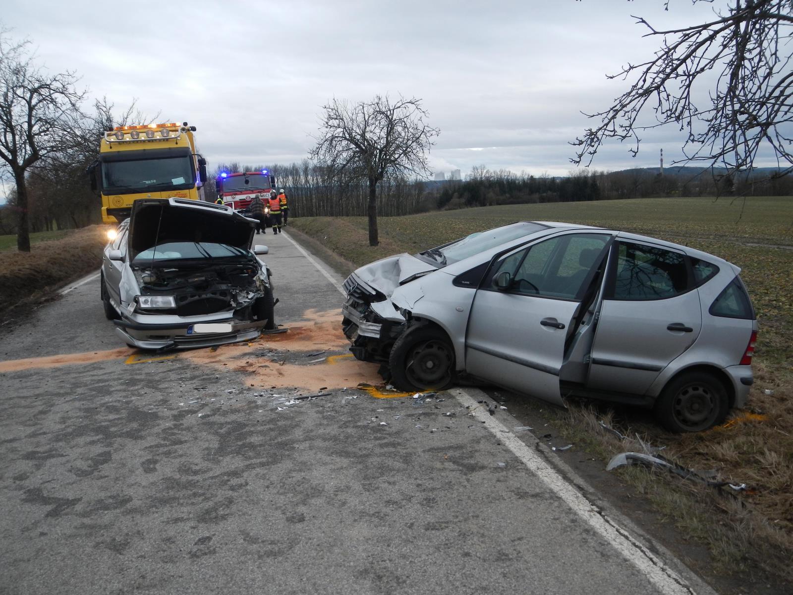 Dopravní nehoda bus a 2 OA, Netěchovice - 23. 2. 2017 (2).JPG