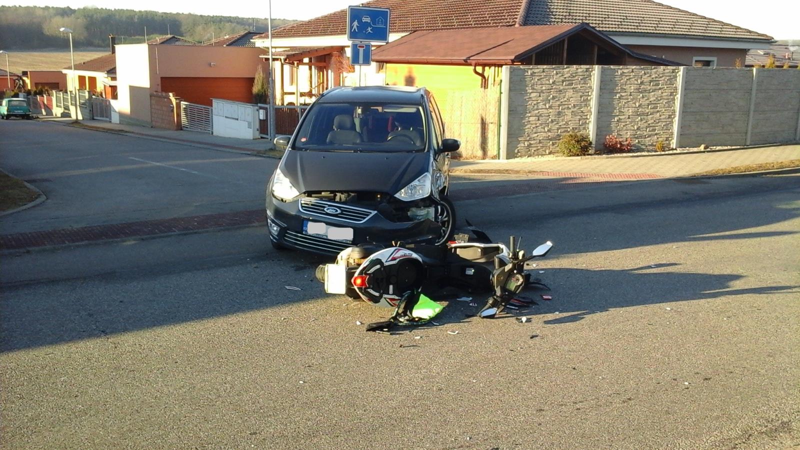 Dopravní nehoda OA a motorka, Mokré - 27. 2. 2017 (1).jpg