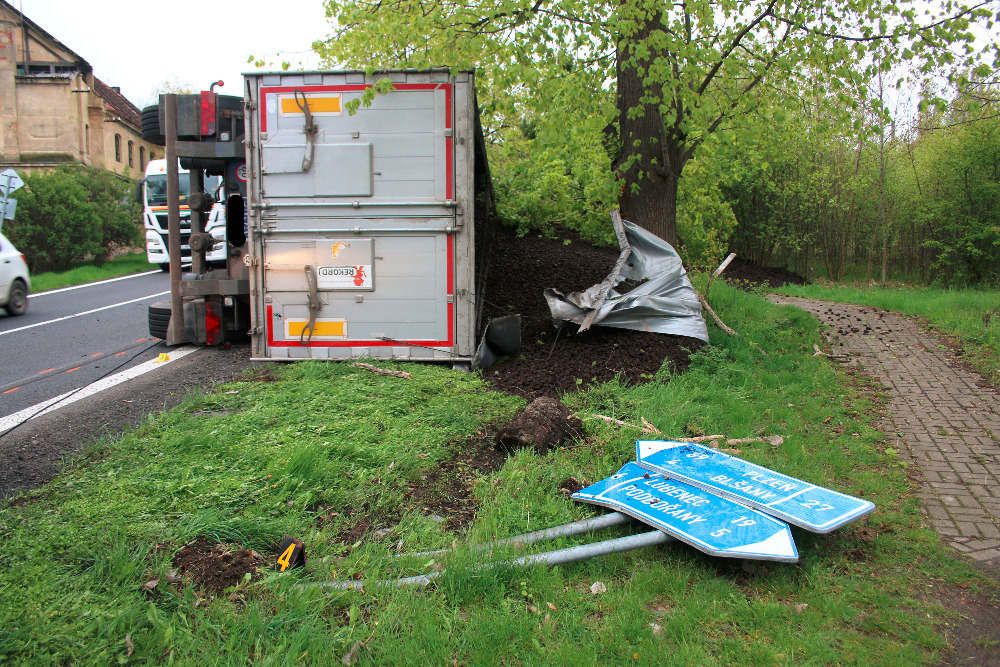 Dopravní nehoda kamionu Pšov (2).jpg