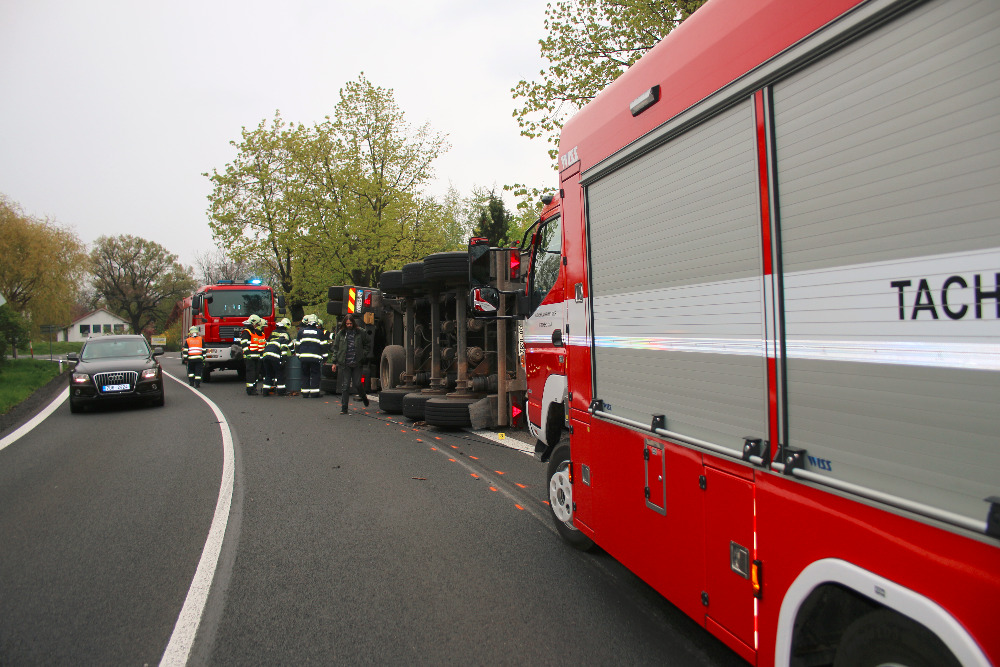 Dopravní nehoda kamionu Pšov (3).jpg
