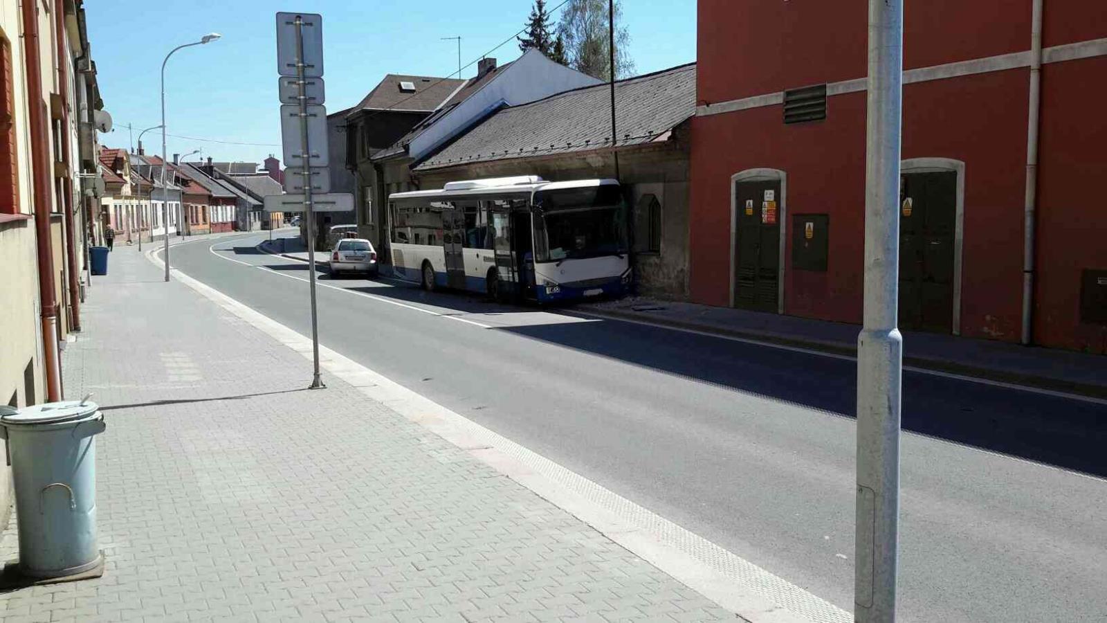 Polička autobus.jpg