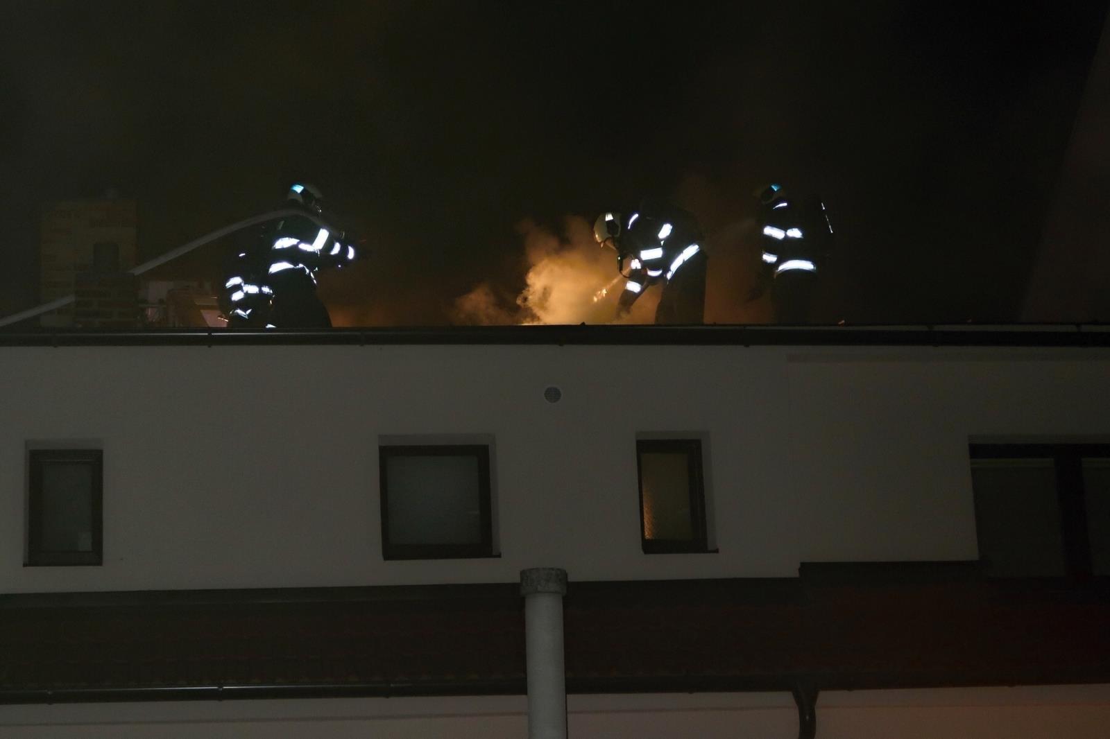 Požár střechy, Sezimovo Ústí - 12. 9. 2017 (1).jpg
