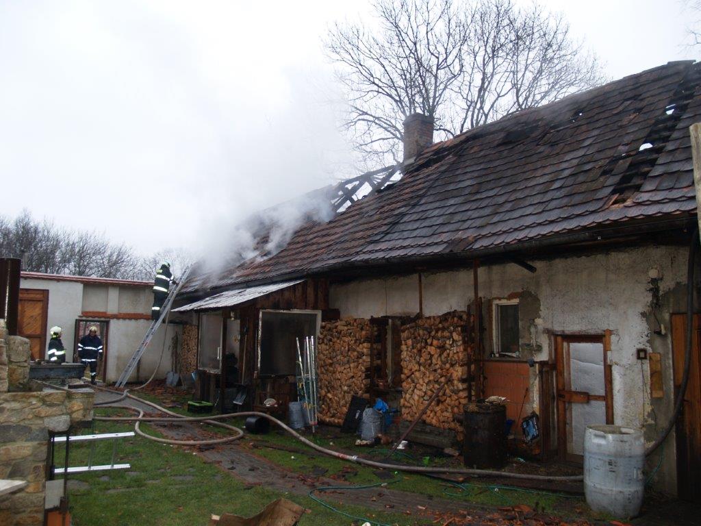 Požár střechy, Pleše - 15. 1. 2018 (3).jpg