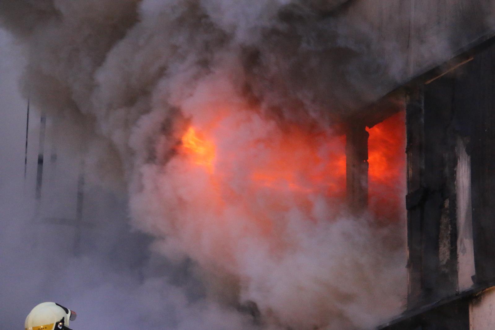 rozsáhlý požár průmyslového objektu v Prostějově