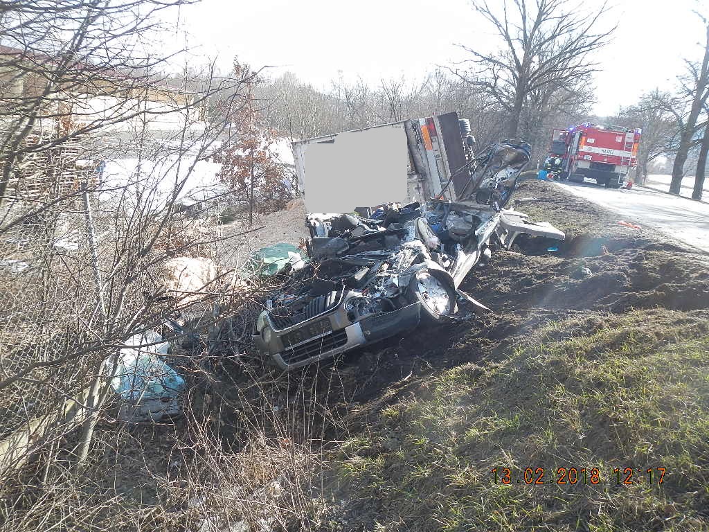 Dopravní nehoda OA a NA, Hněvkov - 13. 2. 2018 (1).JPG