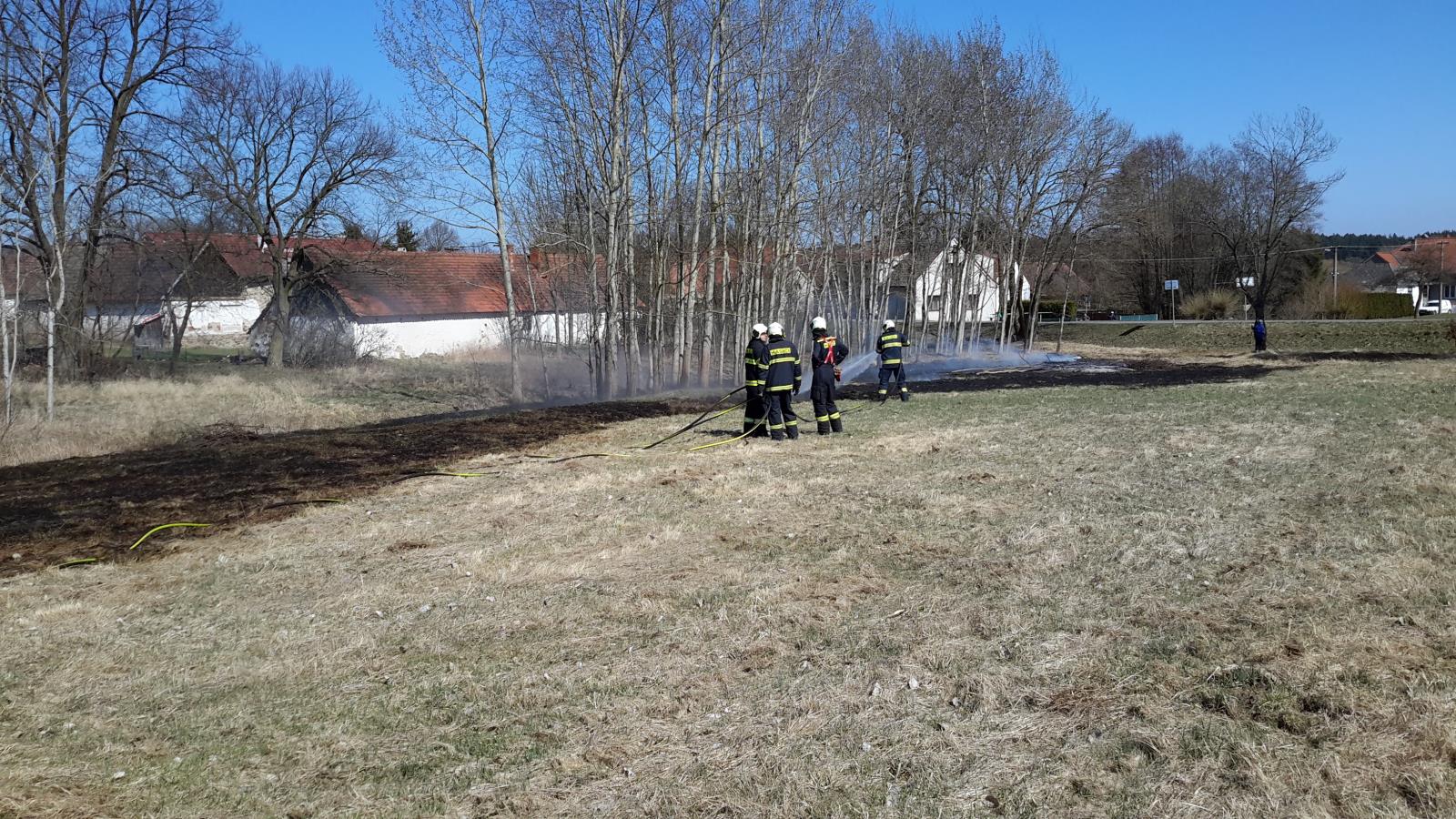 Požár trávy, Olší - 7. 4. 2018 (1).jpg