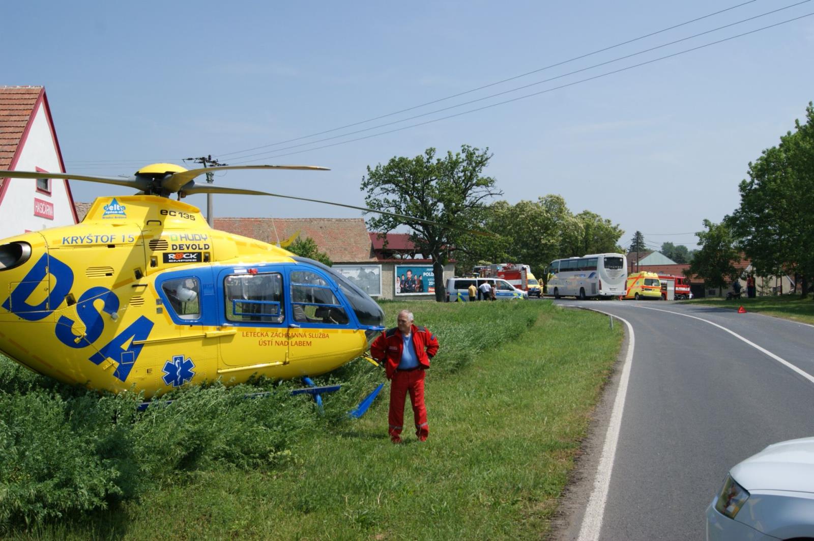 Dopravní nehoda autobusu a traktoru Žabovřesky (2).JPG