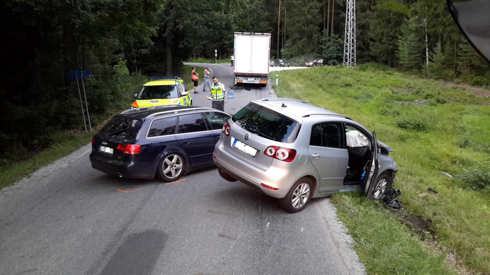 Dopravní nehoda 2 OA a NA, Byňov - 12. 7. 2018 (1).jpg