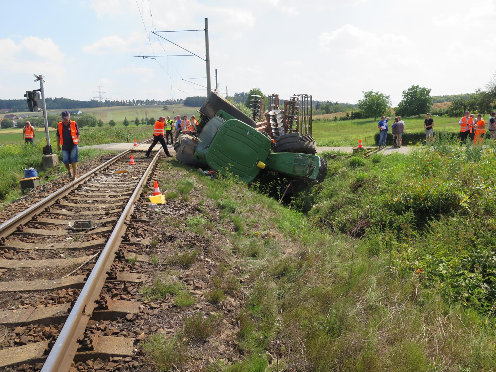 Dopravní nehoda traktor a vlak, Smrkovice - 31. 7. 2018 (11).JPG