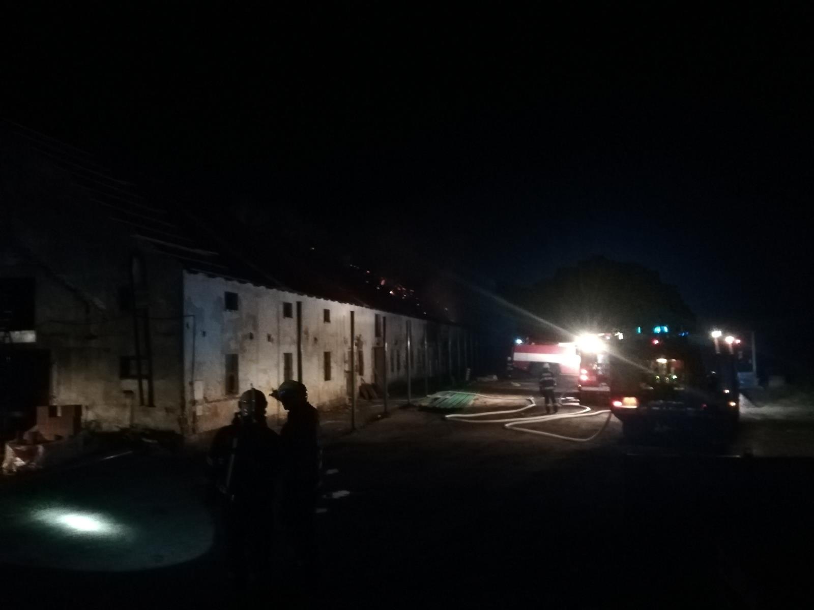 Požár střechy, Hartunkov - 14. 9. 2018 (1).jpg