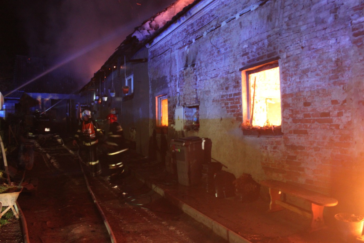 Požár stavení, Sedlíkovice - 7. 10. 2018 (5).jpg