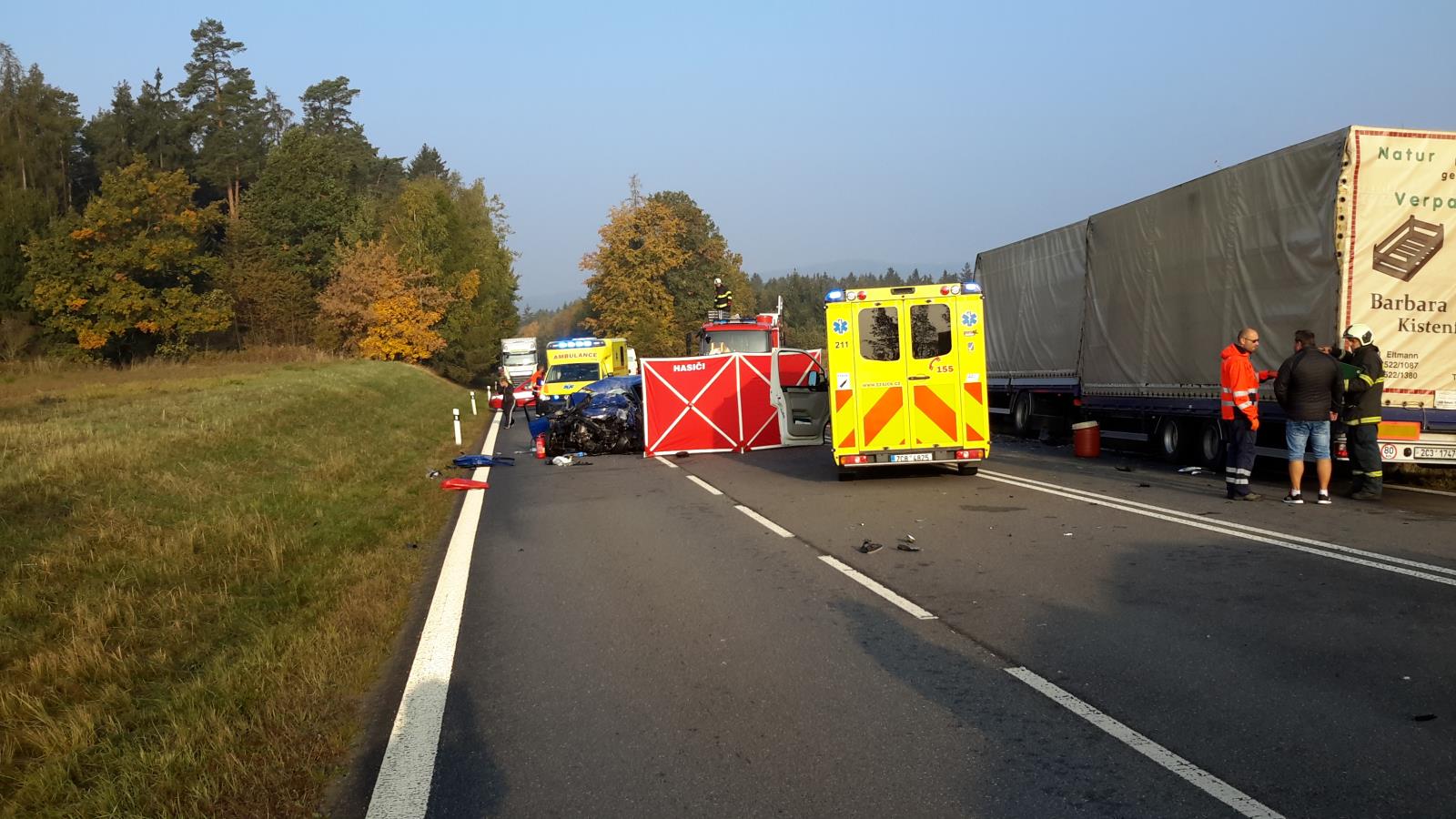 Dopravní nehoda 2 OA a 1 NA, Hodušín - 10. 10. 2018 (4).jpg