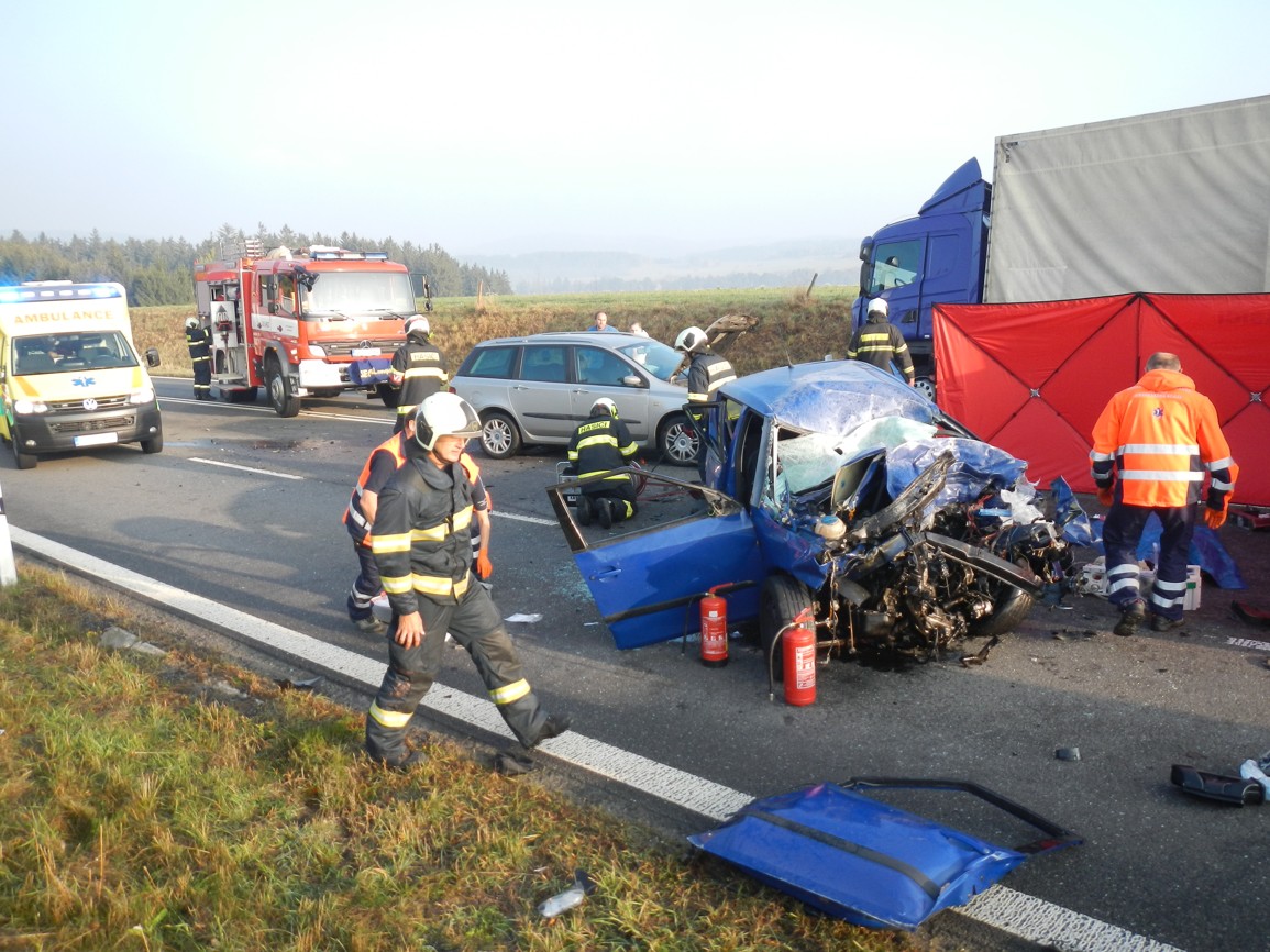 Dopravní nehoda 2 OA a 1 NA, Hodušín - 10. 10. 2018 (8).JPG