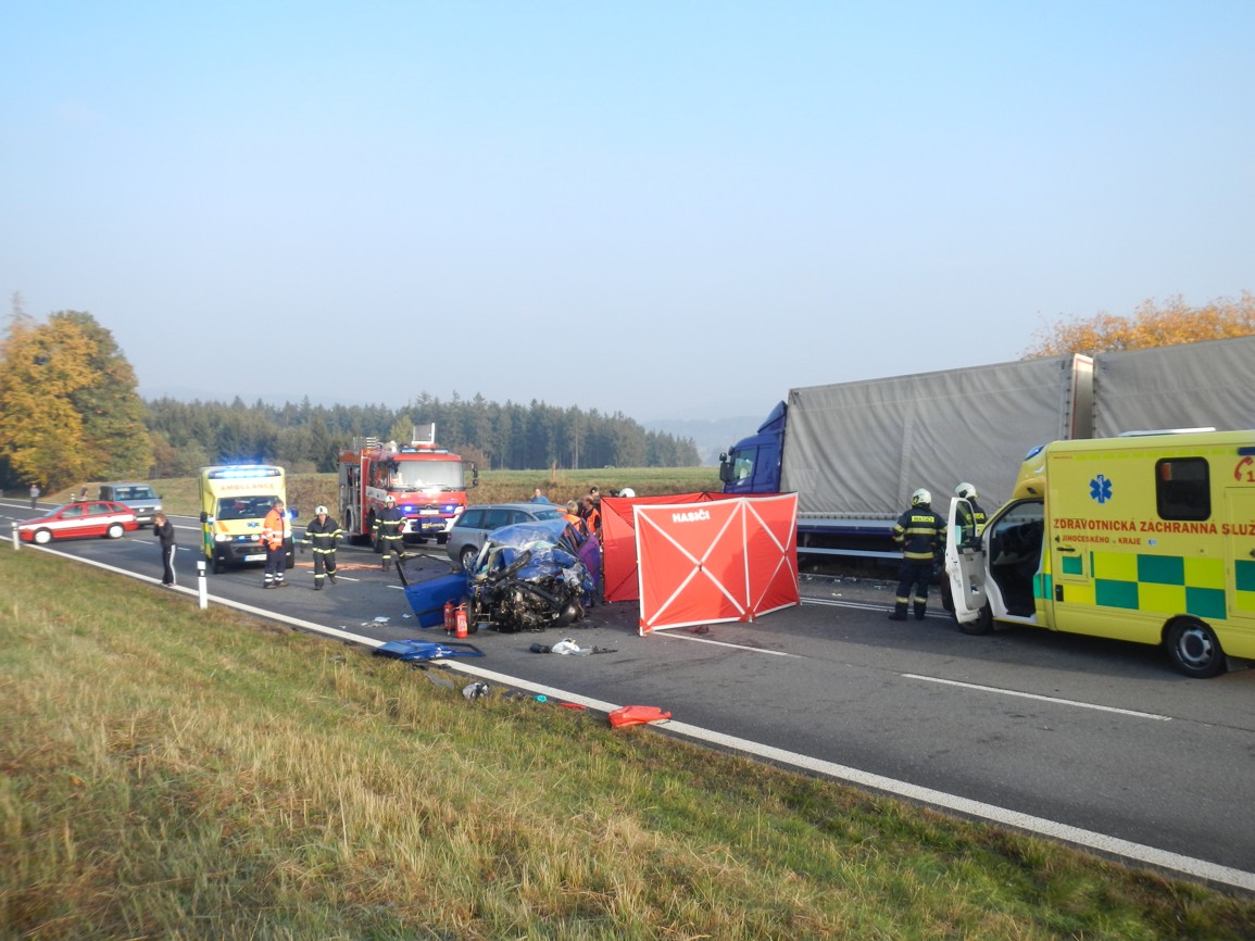 Dopravní nehoda 2 OA a 1 NA, Hodušín - 10. 10. 2018 (10).JPG