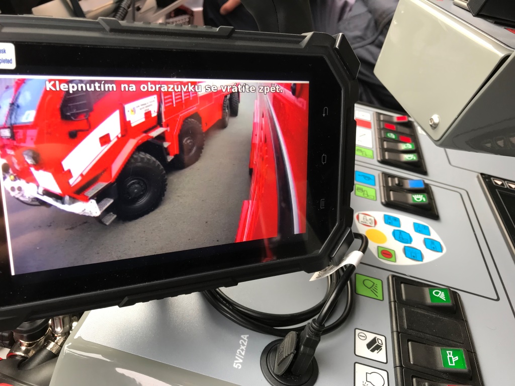 obraz z kamery na tabletu řidiče