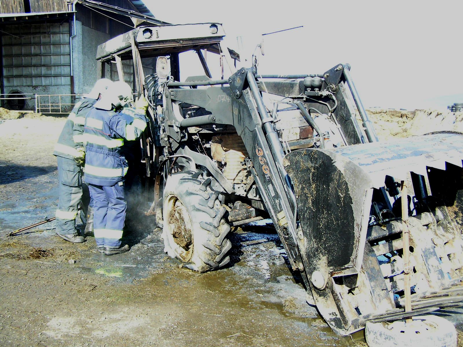 26.2.2015 požár traktoru Životice.JPG