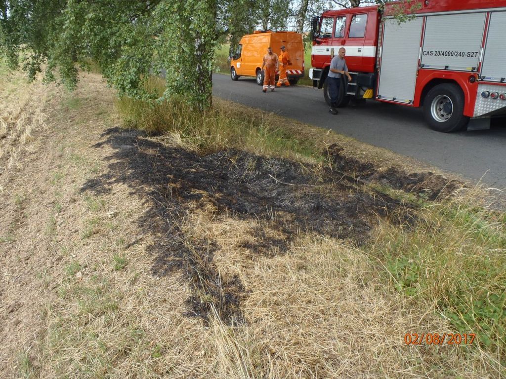 2.8.2017 (TC 11.50) požár trávy Lhota u Stříbra.JPG