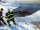 PAK_hasiči zachraňující psa, pod kterým se probořil led v řece Labi