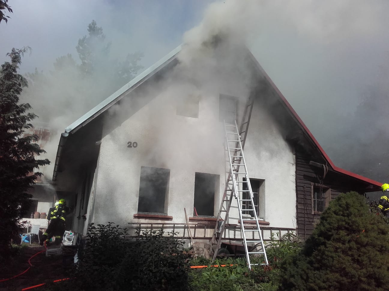 Požár rodinného domu Lomnice nad Popelkou