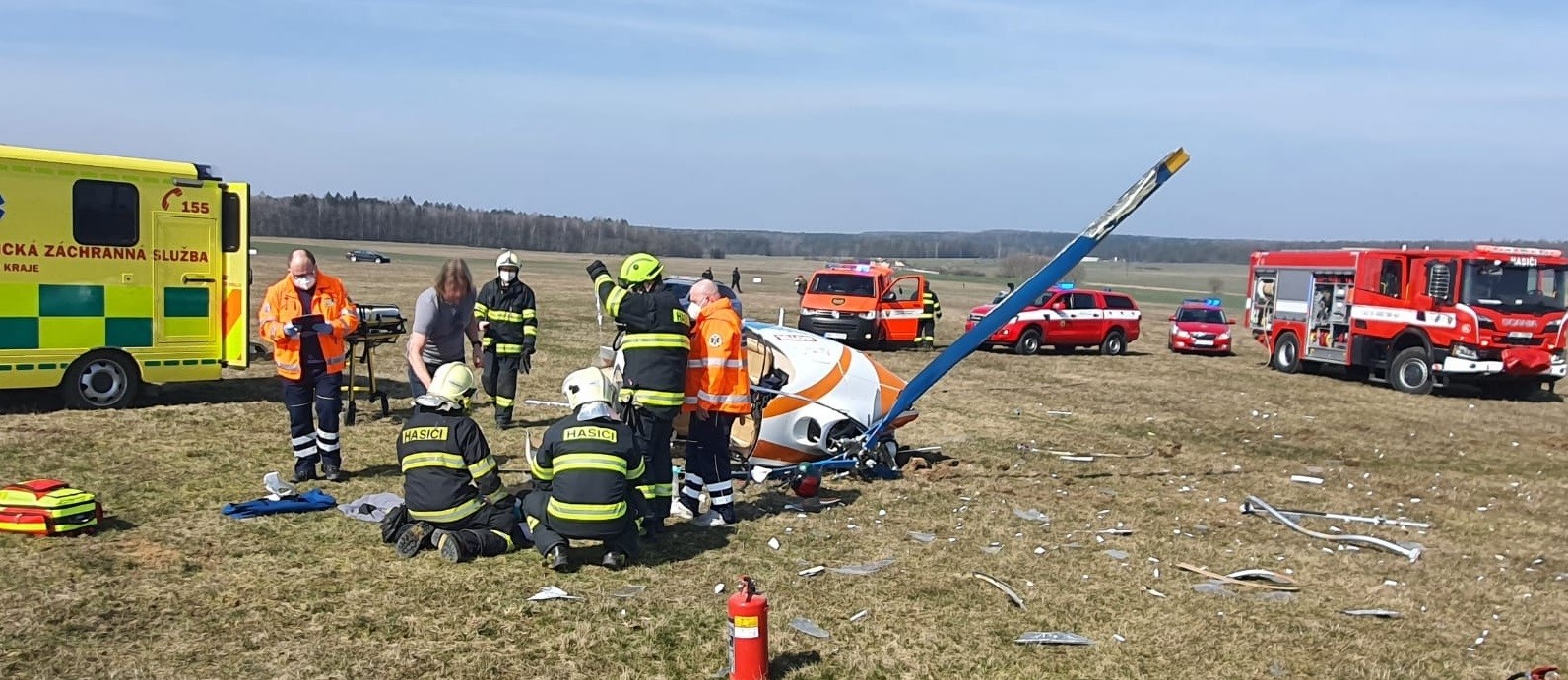 SČK_hasiči pomáhali při záchraně osob u nehody vrtulníku_do textu.jpg