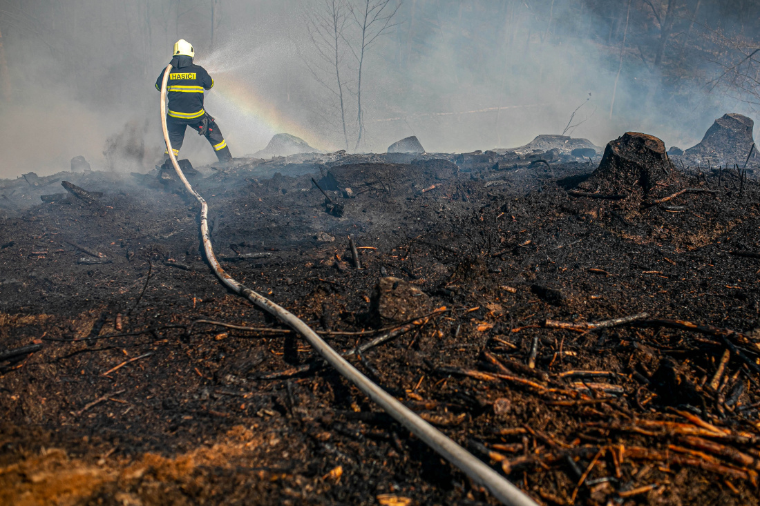 Potýkáme se s různými rozmary počasí. Sucho pak nahrává lesním požárům, které jsou náročné kvůli těžkému přístupu pro zásahovou techniku i na organizaci většího počtu zasahujících jednotek.