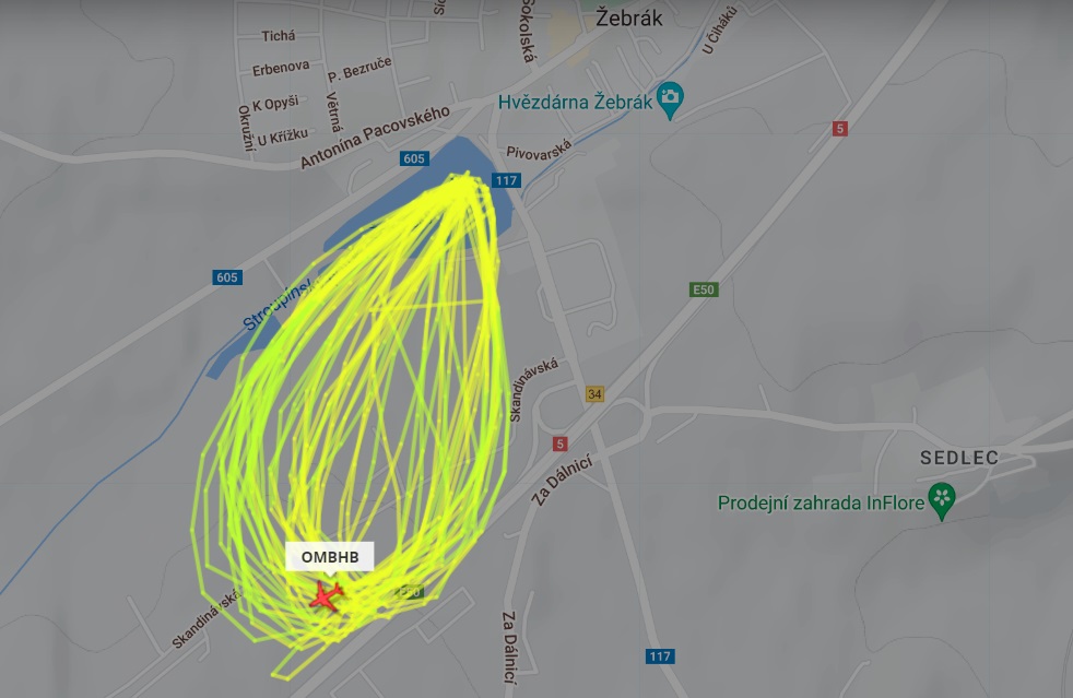 Záznam letové trasy vrtulníku při shozech a čerpání vody ze Žebráckého rybníka.jpg