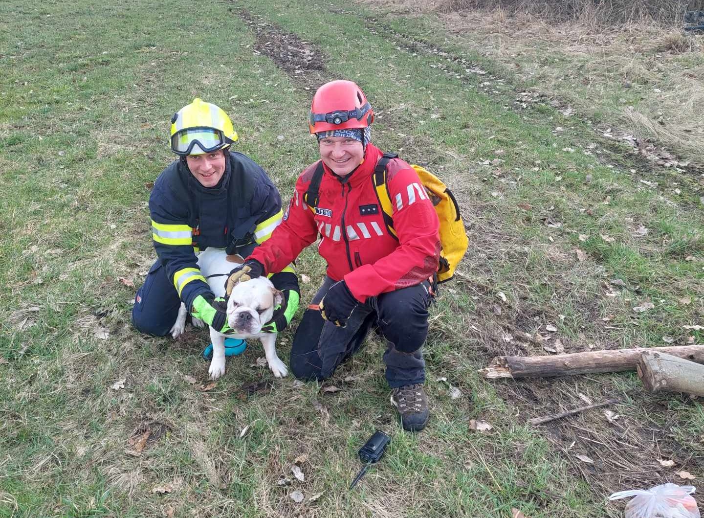 Zásah hasičů, kteří psa zachránili, trval pouze pár minut
