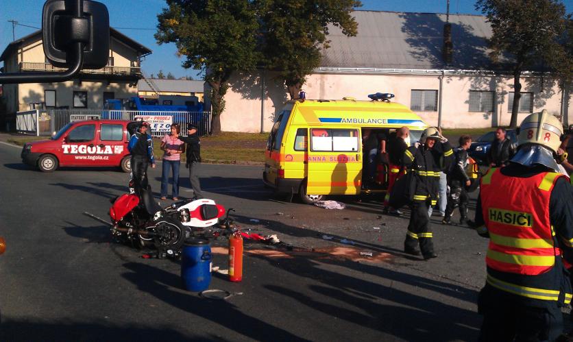Nehoda motocyklu a osobního automobilu u Heřmanova Městce
