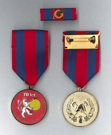 4 pamětní medaile 70 let.jpg