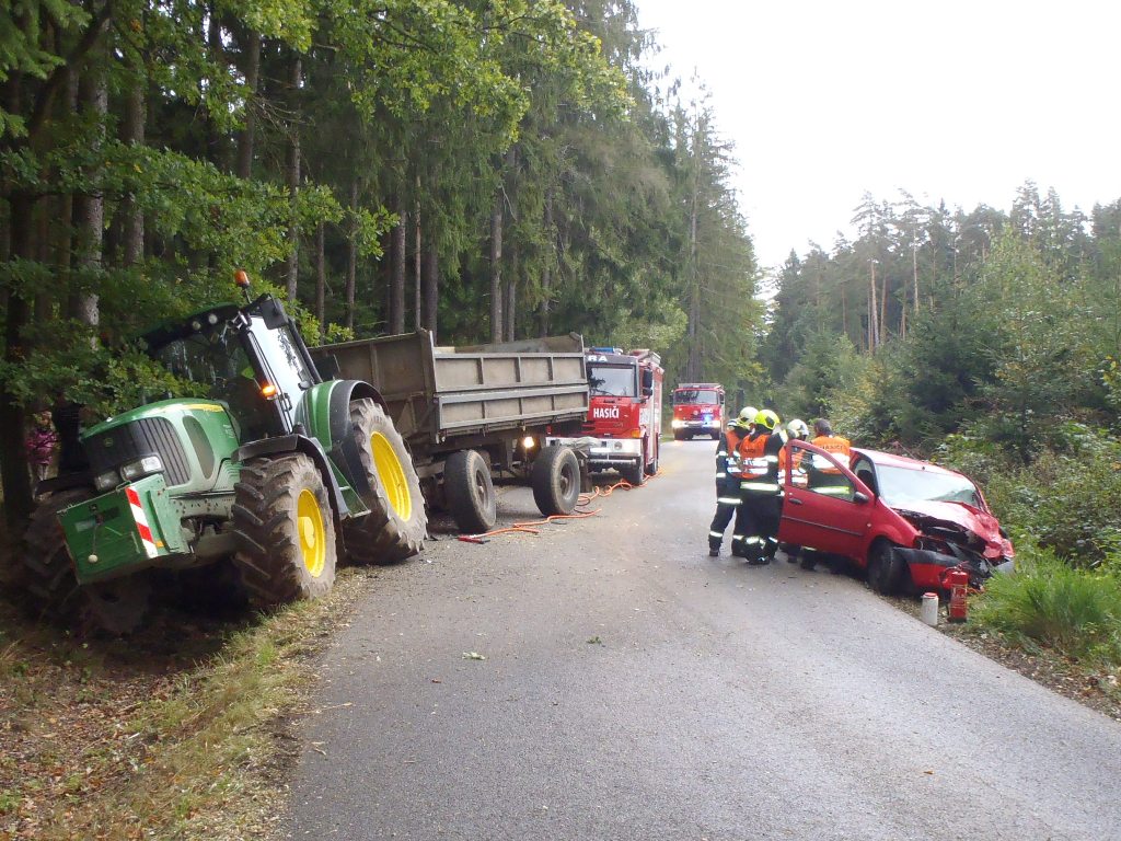 5.10.2016 (RO 16.47) DN OA x traktor Veselá - Mirošov.JPG
