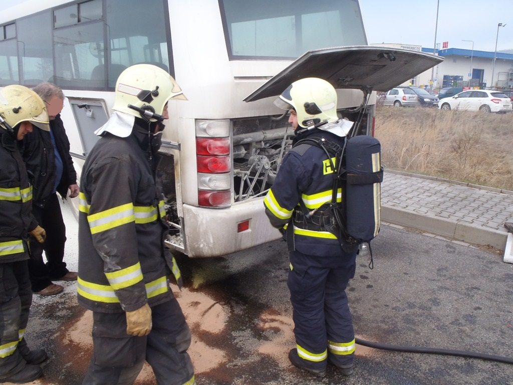 6.12.2016 (RO 13.50) Požár autobusu Volduchy.JPG