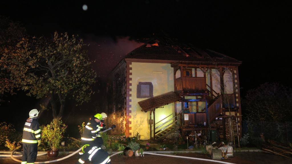 28.10.2017 (KT 19.38) požár Štěpánovice (1).JPG