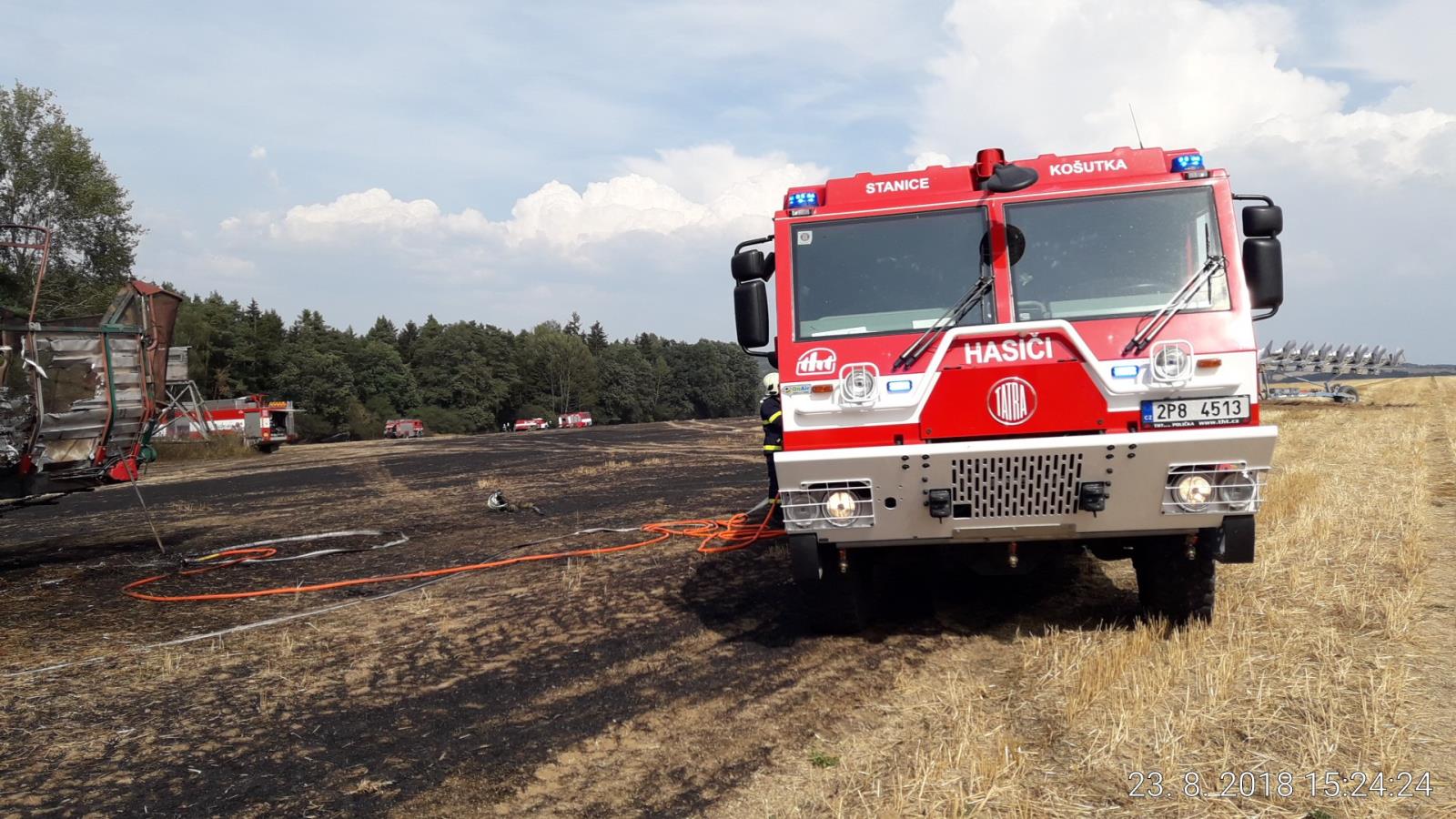 23_8_2018 Požár přívěsu se slámou   pole a les Hromnice-Kostelec (3).jpg