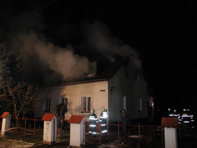 Požár rodinného domu v Bohuňovicích, 24.12.2005, příčina – zazděný trám v komíně, škoda 500.000,- Kč