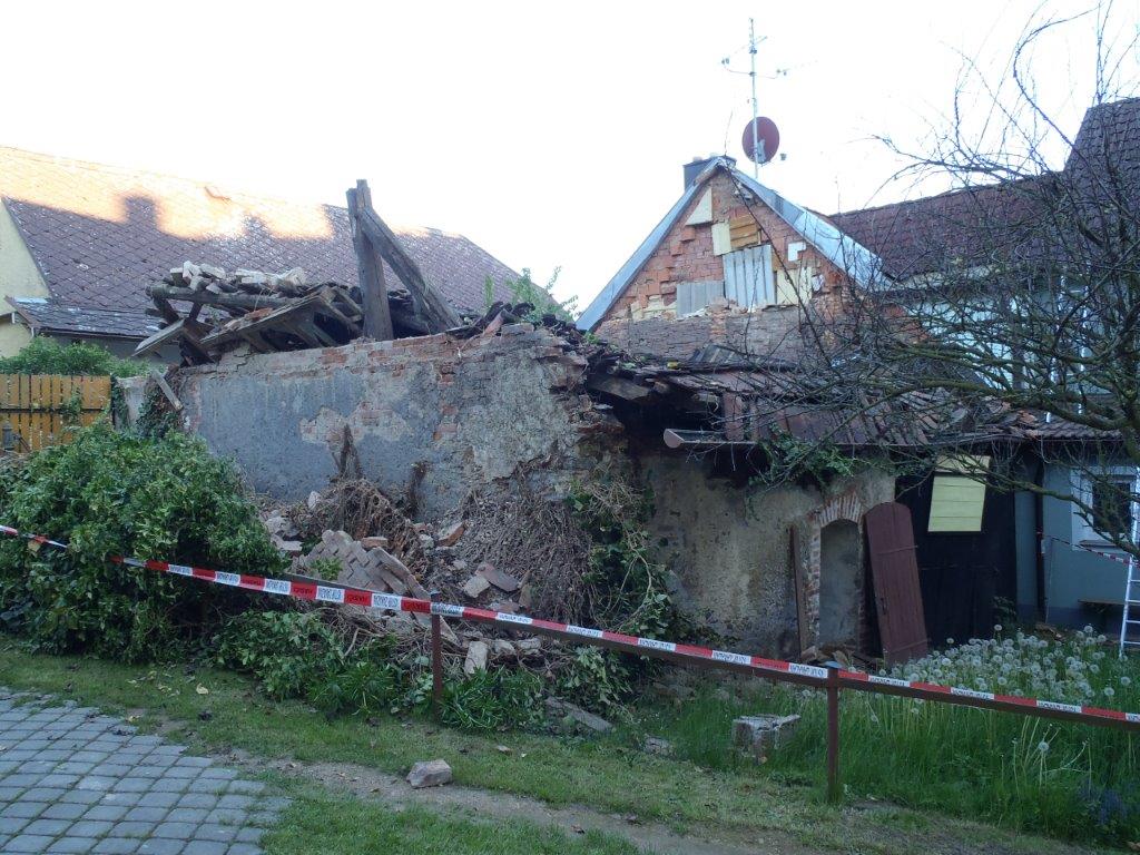 18.5.2017 (DO ) zřícení budovy Domažlice.jpg