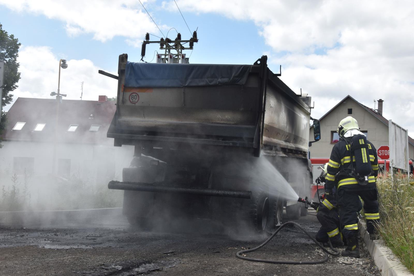 Požár nákladního auta Přestanov (2).JPG