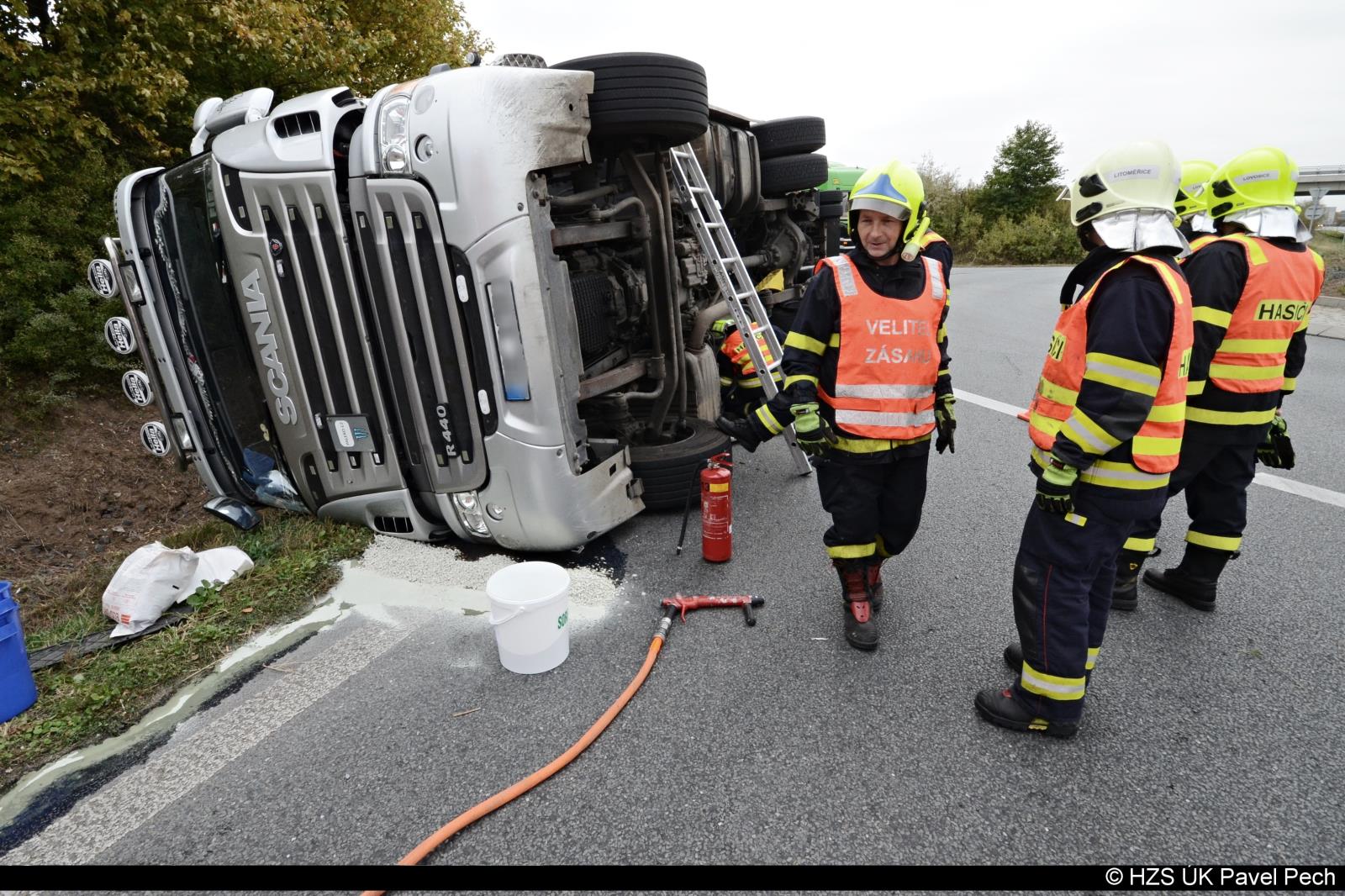 Dopravní nehoda kamionu (1).jpg