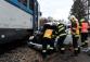 034-Střet vlaku s osobním autem na železničním přejezdu v obci Zadní Třebáň na Berounsku