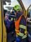 126-Předání plyšové hračky malému nezraněnému dítěti při vážné nehodě na dálnici D8 u Postřižína